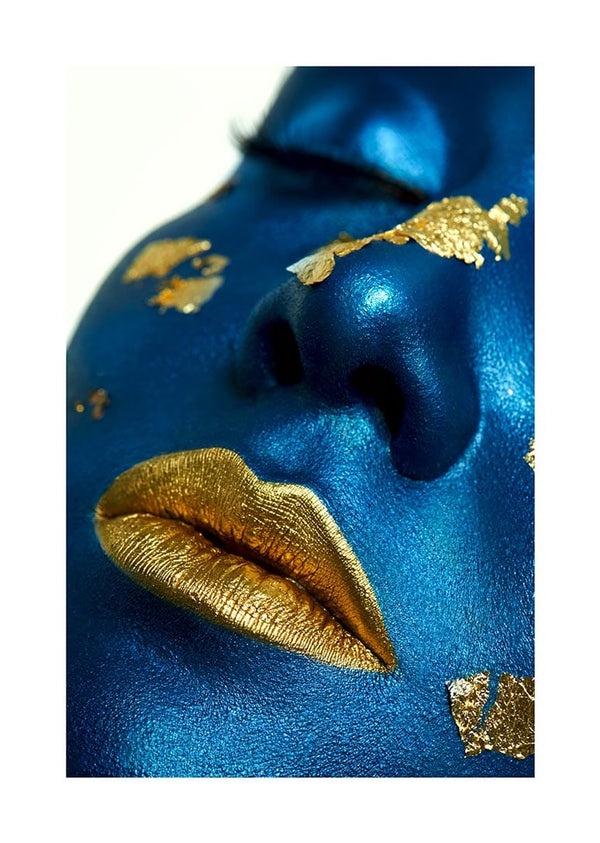 Goldene Lippen auf blauem Poster