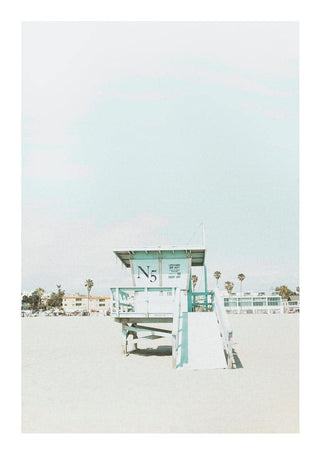 Minimalist beach tower with "N5" sign, sandy foreground, pastel sky; Beach Tower Naturposter product image.