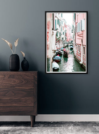 Boat in Venice Plakat displayed on a dark wall above a wooden dresser in a modern interior setting.