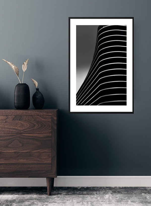 Geformte Linien auf schwarzem Poster