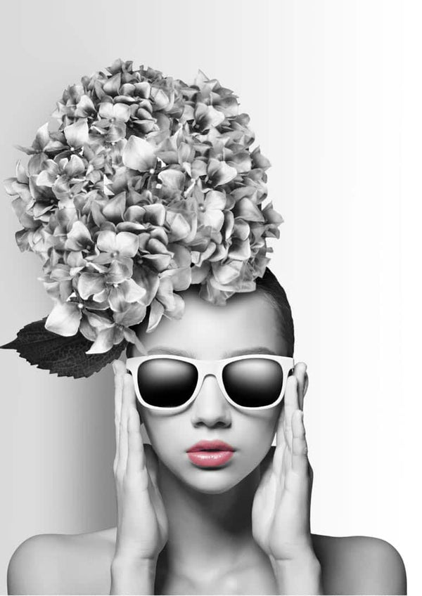Blumenmädchen mit Sonnenbrille 2 Poster