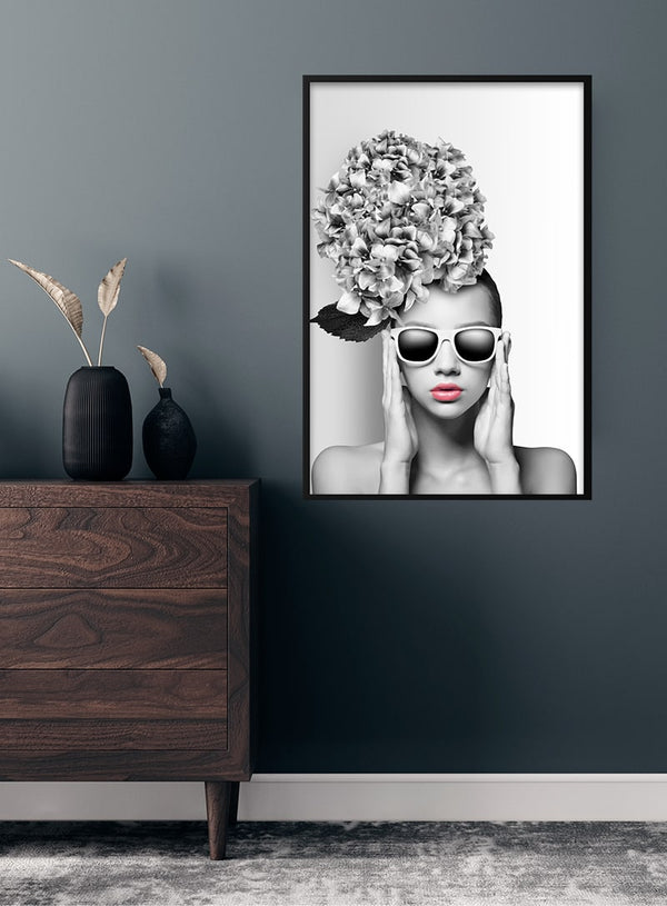 Blumenmädchen mit Sonnenbrille 2 Poster