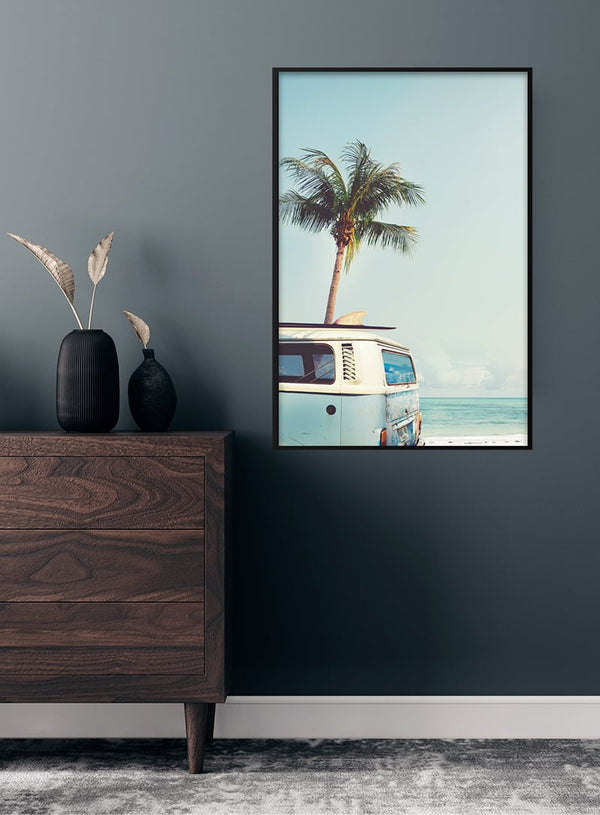 Surfer-Van am Strand Poster